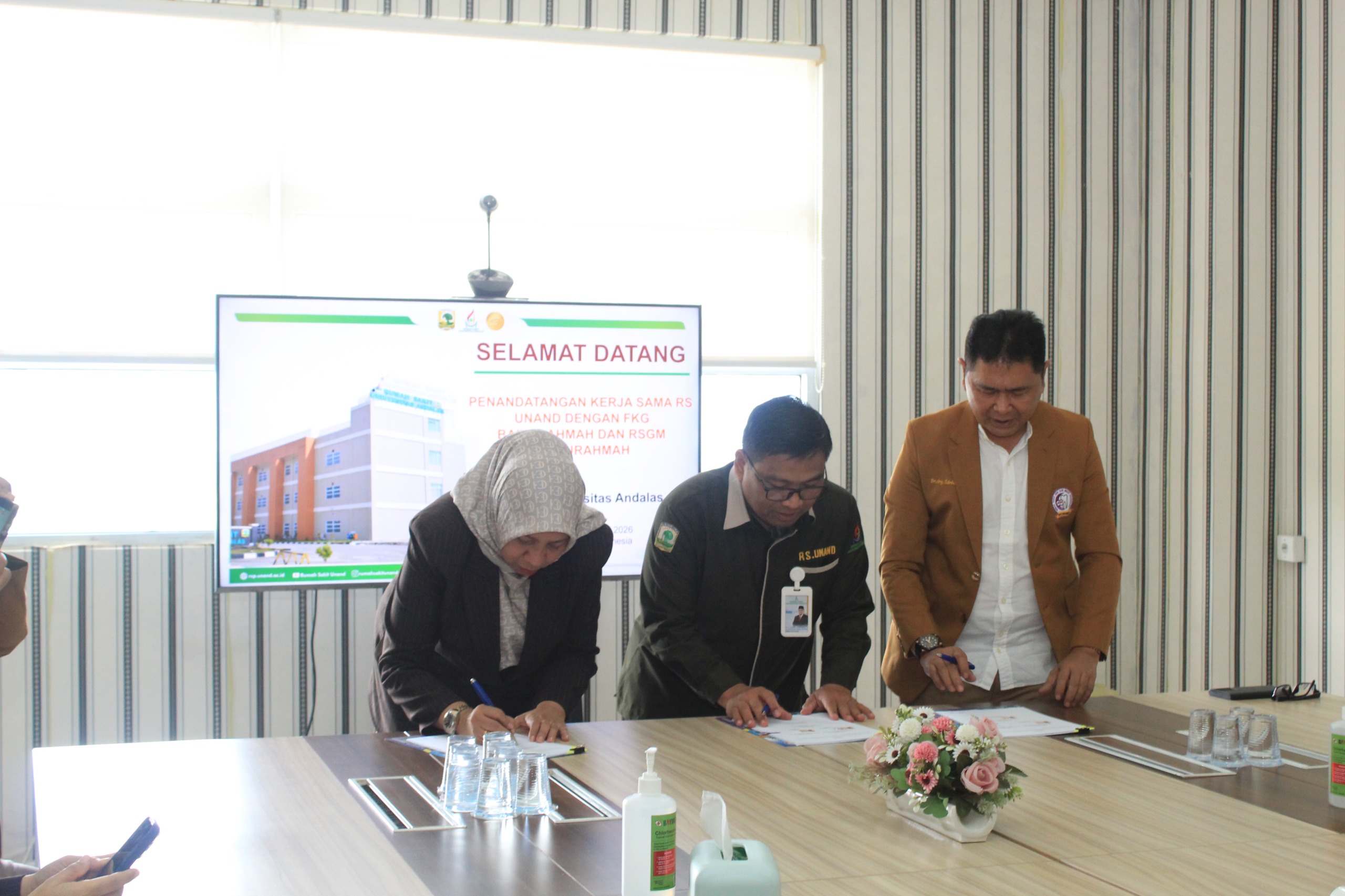 RS UNAND bersama FKG dan RSGM Universitas Baiturrahmah Perkuat Kolaborasi dengan Penandatanganan PKS